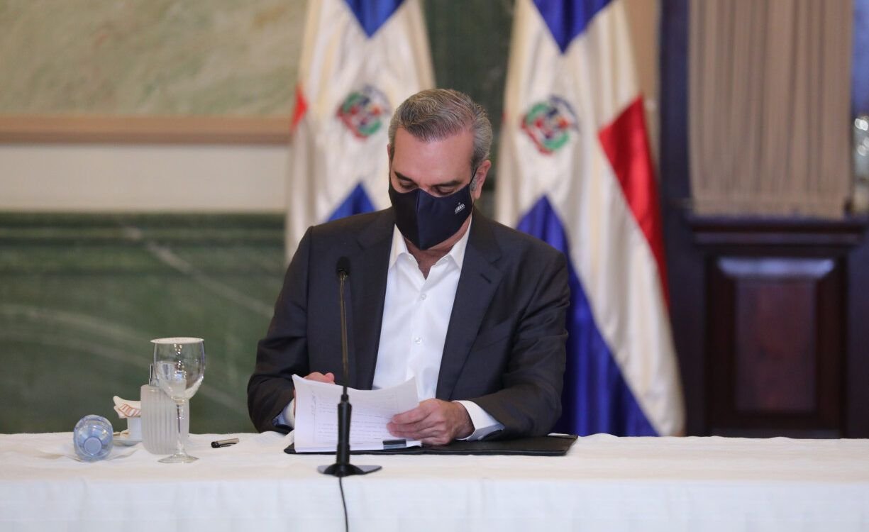 Presidente Abinader extiende y modifica el programa FASE Uno