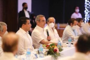 Luis Abinader reitera su promesa de no desamparar al sector turístico