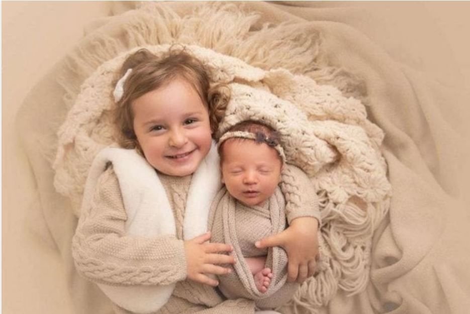 Una bebé rompe récord al nacer 27 años después de embrión ser congelado