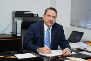 Velan restos del dirigente César Prieto en la Funeraria Blandino de la Capital