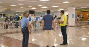 El Ministro de Turismo de RD supervisa cumplimiento de protocolos en el AILA