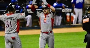 Cordero y Sullivan dan cuadrangulares en victoria de Leones