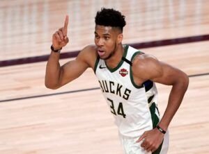 Giannis y Bucks buscan mejorar en los playoffs