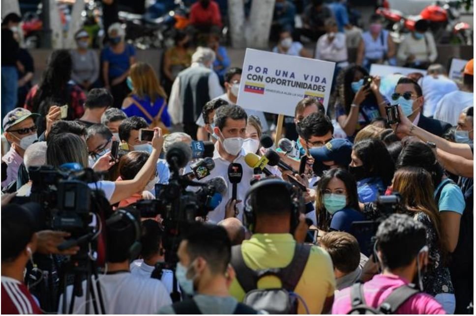 Consulta simbólica de Guaidó no logra reactivar masivas movilizaciones contra Maduro