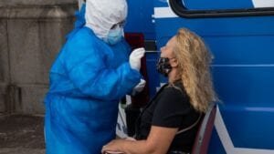 Cuba exigirá un test de PCR a viajeros tras récord de casos de covid-19