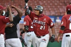 Francisco pega jonrón por cuarto partido seguido y los Gigantes vencen a Toros
