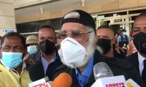 Hubieres lleva a Procuraduría nueve querellas de corrupción; una sobre «cartel eléctrico»