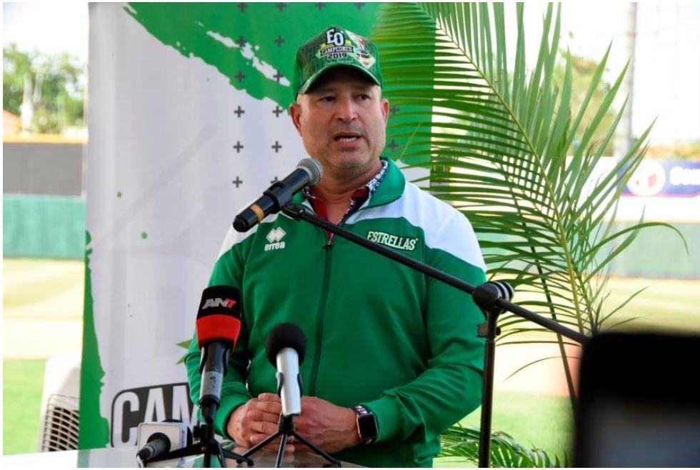 Manny Acta niega su renuncia de las Estrellas Orientales