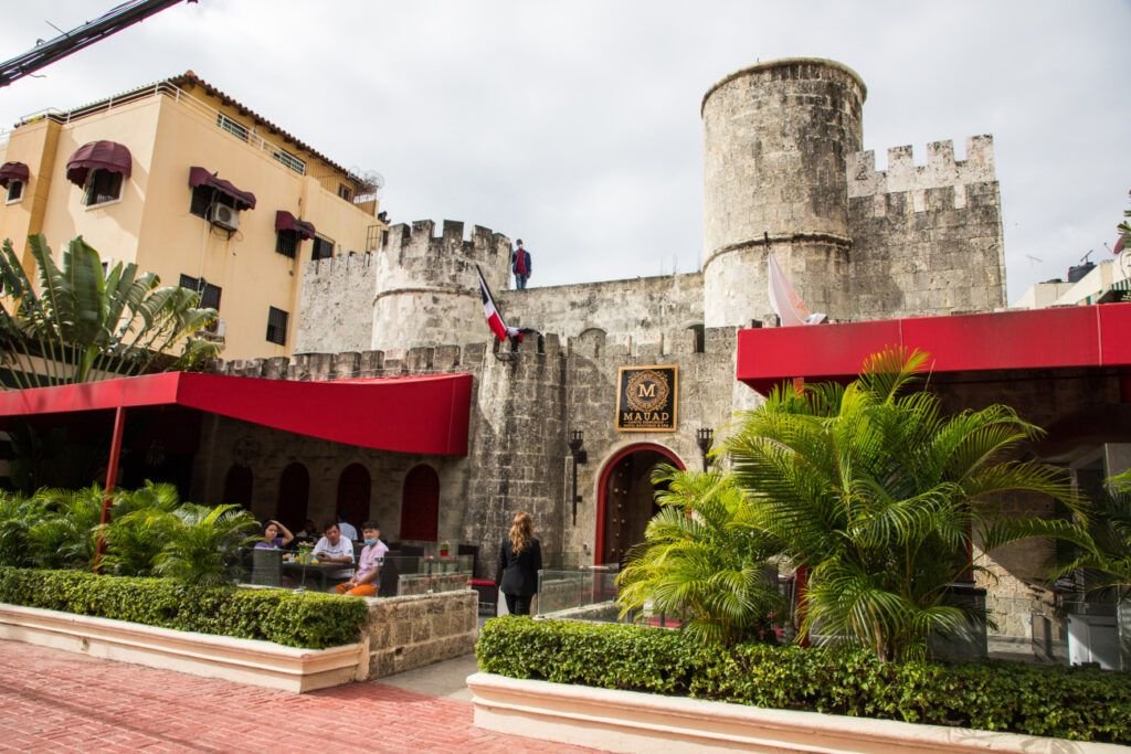 Mauad 02 Abinader inicia construcción de hotel en Gazcue y anuncia Fase II Rehabilitación Ciudad Colonial