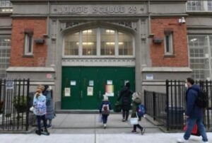 Escuelas primarias reabren en Nueva York, pero los restaurantes podrían volver a cerrar