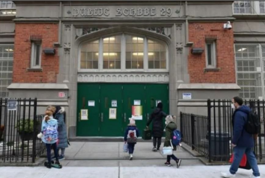 Escuelas primarias reabren en Nueva York, pero los restaurantes podrían volver a cerrar