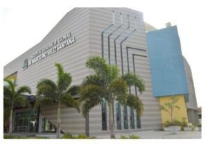 Pacientes con síntomas de Covid-19 abarrotan Hospital Marcelino Vélez