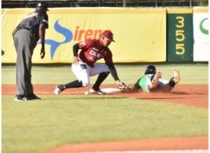 Los Gigantes y Estrellas dividen; Licey apabulla a las Aguilas en beisbol RD