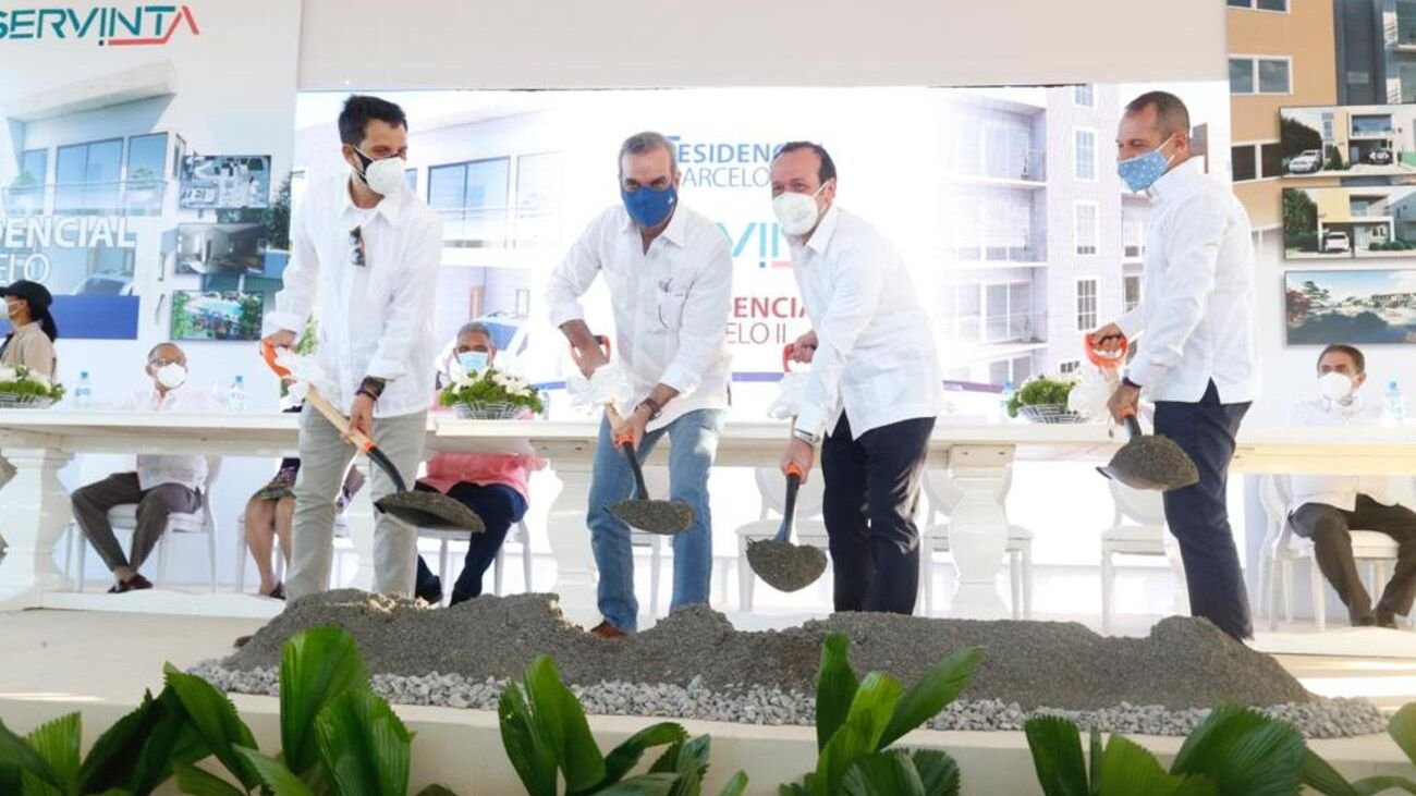 Abinader asiste a primer palazo e inauguración de dos complejos residenciales en Baní