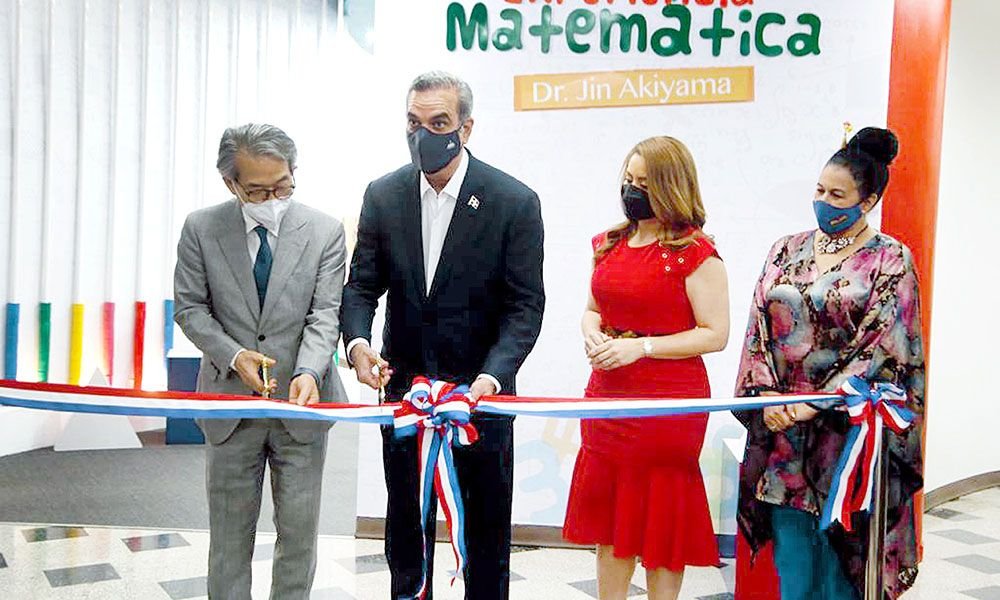 Presidente Abinader inaugura la “Sala de la Experiencia Matemática”