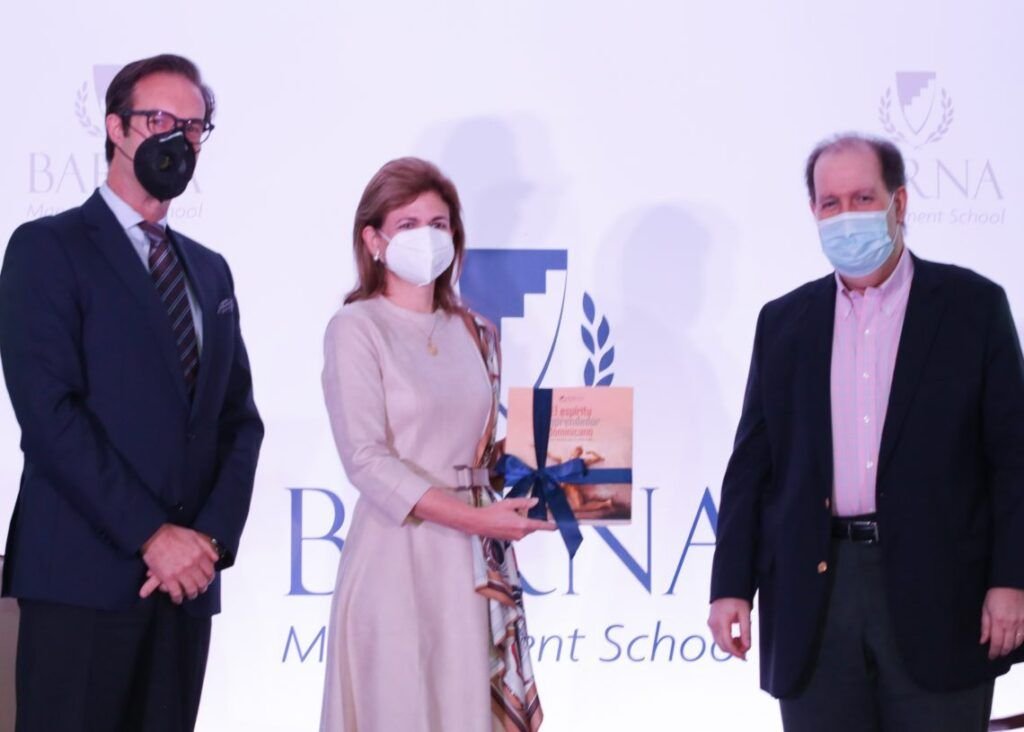 SOCIALES 2 Primer libro de emprendimiento dominicano