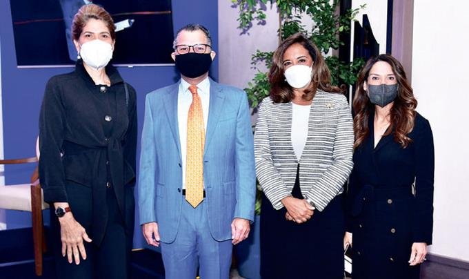 SOCIALES 3 Primer libro de emprendimiento dominicano