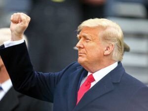 Trump indulta a más aliados, incluido el padre de su yerno Jared Kushner