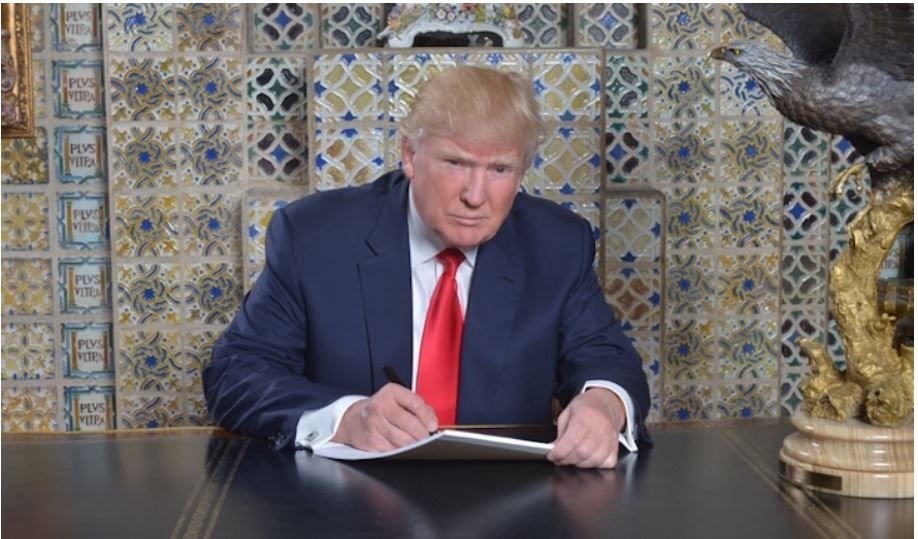 Trump firma el nuevo plan de estímulo tras bloquearlo durante días 2 Trump firma el nuevo plan de estímulo tras bloquearlo durante días