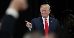 Trump anuncia que el primer estadounidense se vacunará en próximas 24 horas