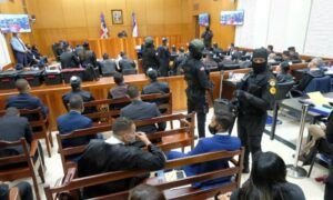 Audiencia sigue hoy a las 2:00 pm, tras 14 horas de intensos debates