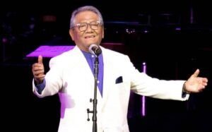 Con ventilación mecánica está el cantante Armando Manzanero