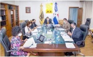 La JCE suspende a funcionarios en el exterior e instruye auditar fondos