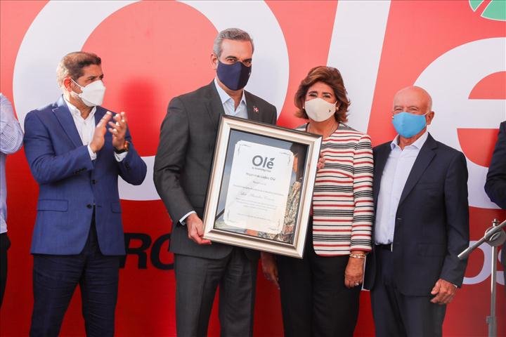 luis 2 Presidente Abinader apoyará empresas que sean ejemplo de superación en RD