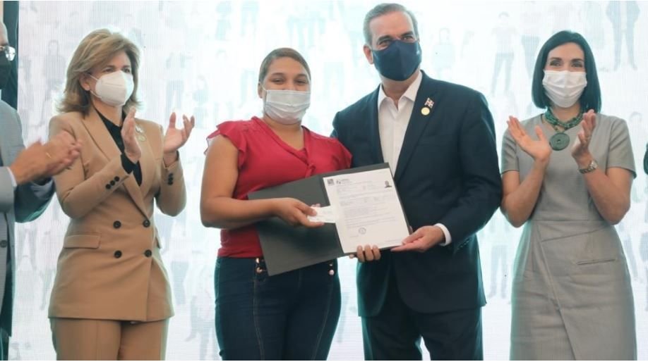 Gobierno logra meta entregar seguro Senasa a dos millones de personas