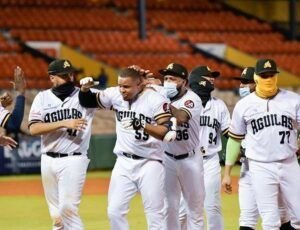Tejeda pega el hit ganador y las Águilas dejan en el terreno a los Gigantes