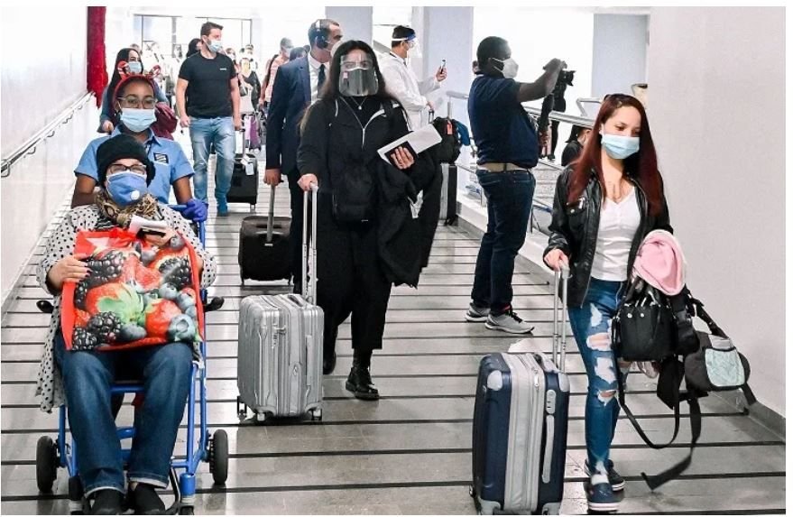 Dan recibimiento especial a miles de dominicanos que retornan en navidad