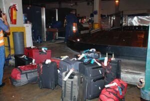 Detectan cartera de mujer llena de cocaína en AILA