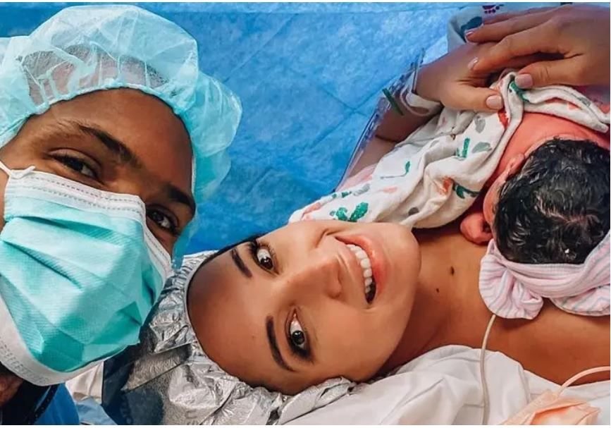 Amelia Vega llama Nova a su recién nacida hija