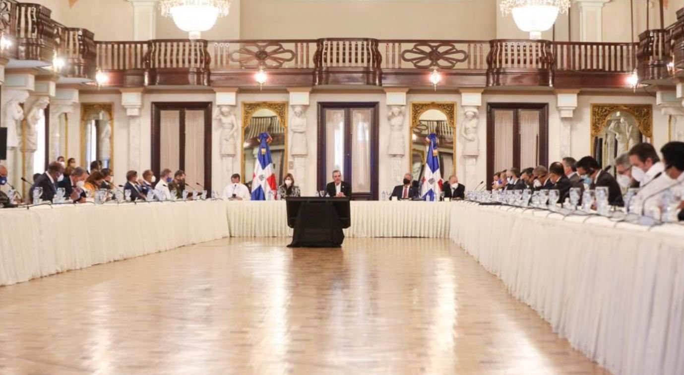 Abinader reúne ministros “para mejorar eficacia del Gobierno”