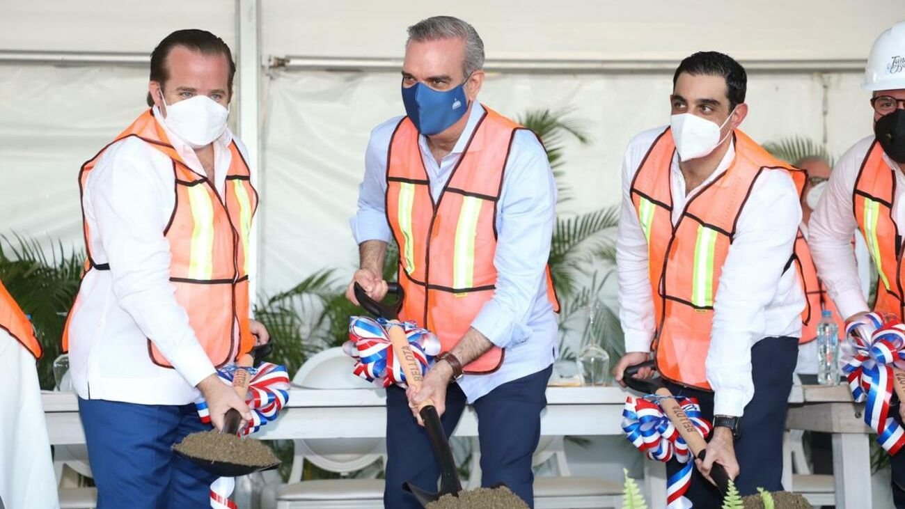 Presidente da primer picazo en construcción de espigón para pescadores 2 Presidente da primer picazo en construcción de espigón para pescadores