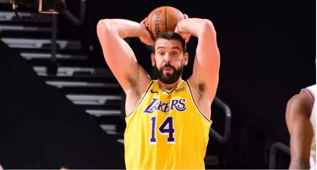 Los Lakers se imponen con el regreso de Gasol a Memphis