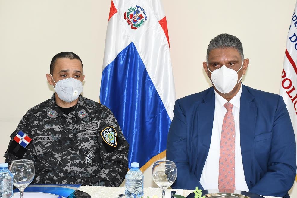 Policías inician 2021 con aumento salarial