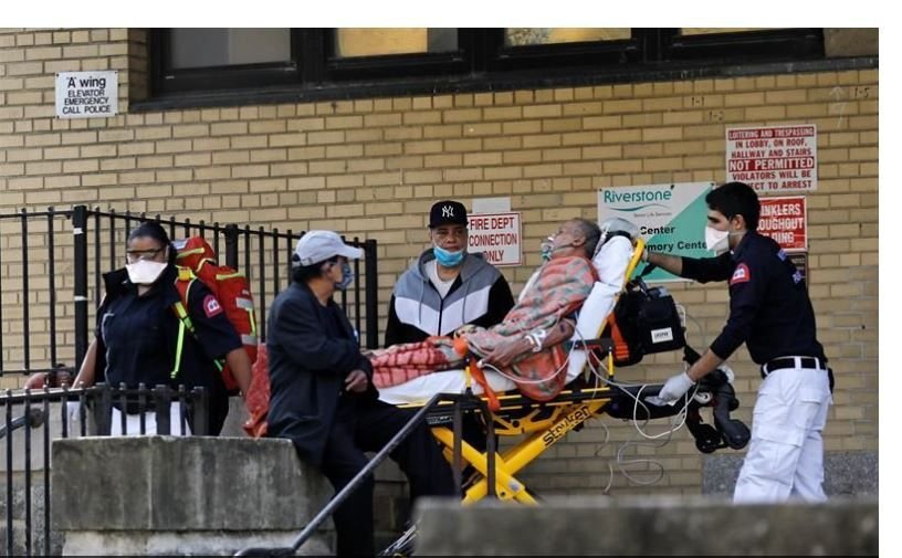 EE.UU. supera los 21 millones de casos de COVID y registra 3.900 muertes más