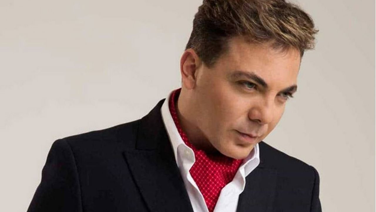 Cristian Castro inicia el 2021 con nueva pareja y ¿otro hijo?