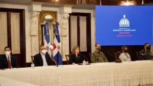 Gobierno flexibiliza toque de queda y anuncia aplicación de vacuna anti Covid