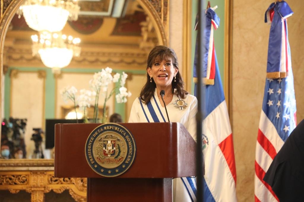 IMG 20210105 WA0005 Abinader otorga Orden al mérito de Duarte, Sánchez y Mella a embajadora de EE.UU.