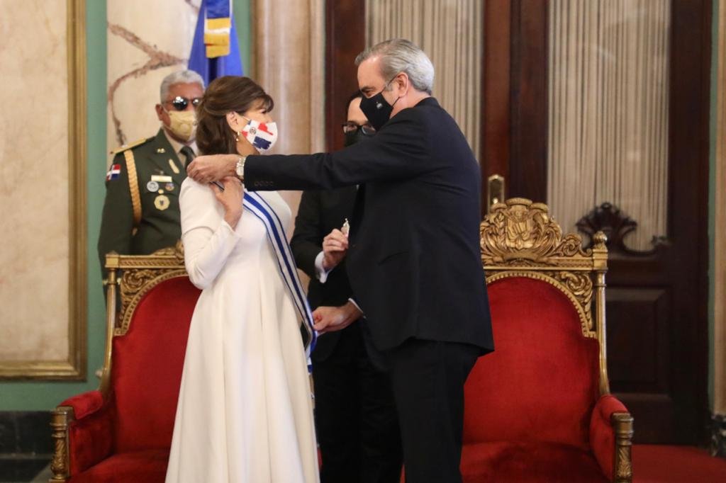 IMG 20210105 WA0007 Abinader otorga Orden al mérito de Duarte, Sánchez y Mella a embajadora de EE.UU.