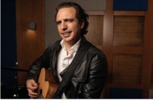 Jaime Viñas: Renovado y del lado pop