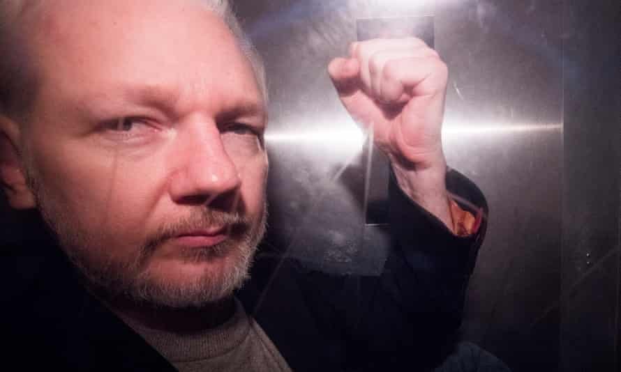 Tribunal británico rechaza la extradición de Assange a EE.UU.