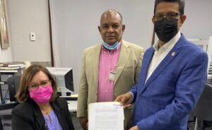 Julio César López pide aperturar sucursales del Banreservas en Madrid