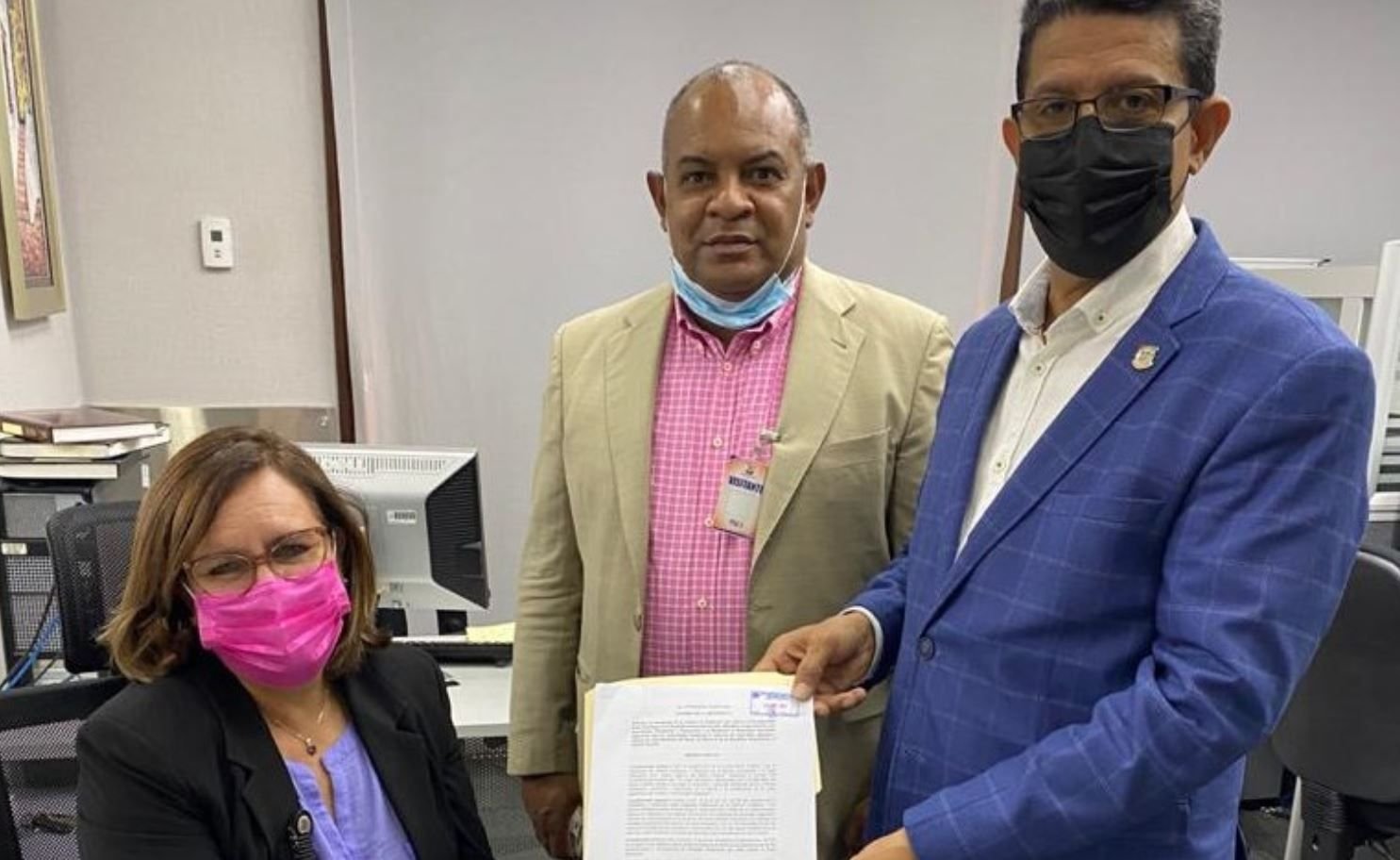 Julio César López pide aperturar sucursales del Banreservas en Madrid