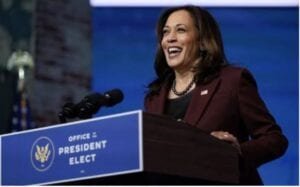 Harris abandona puesto en el Senado para ser vicepresidenta