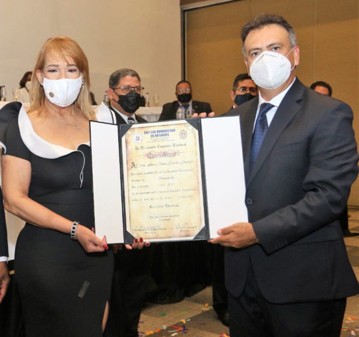 Juramentan a Laura Sánchez como primera presidenta Colegio Notarios