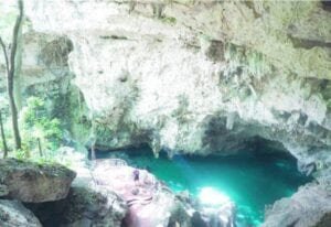 Cueva de los Tres Ojos, impactante monumento natural