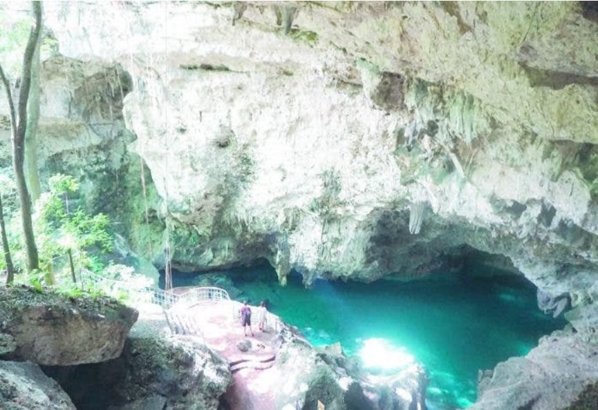 Cueva de los Tres Ojos, impactante monumento natural